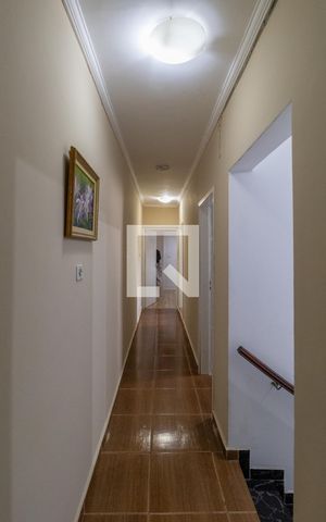 Casa à venda com 208m², 5 quartos e 3 vagasCorredor