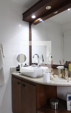 Apartamento à venda com 142m², 4 quartos e 1 vagaQuarto 3 - Banheiro da Suíte