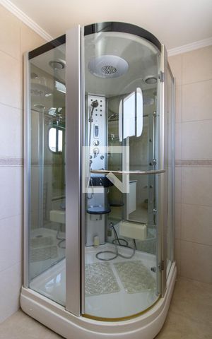 Apartamento à venda com 221m², 4 quartos e 3 vagas Apartamento à venda com 221m², 4 quartos e 3 vagasBanheiro da Suíte 1