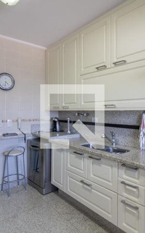 Apartamento à venda com 221m², 4 quartos e 3 vagas Apartamento à venda com 221m², 4 quartos e 3 vagasCozinha