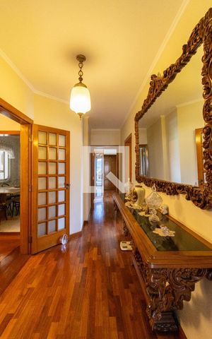 Apartamento à venda com 221m², 4 quartos e 3 vagas Apartamento à venda com 221m², 4 quartos e 3 vagasHall dos Quartos