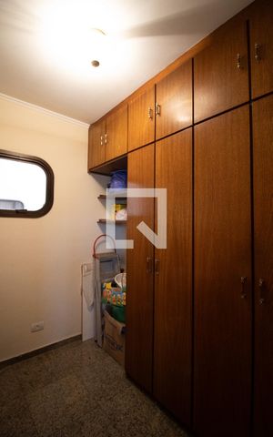 Apartamento à venda com 221m², 4 quartos e 3 vagas Apartamento à venda com 221m², 4 quartos e 3 vagasQuarto de Serviço