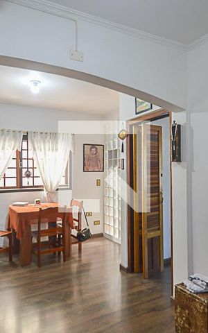 Casa à venda com 198m², 3 quartos e 3 vagas Casa à venda com 198m², 3 quartos e 3 vagasSala