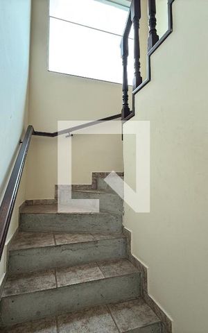 Casa para alugar com 300m², 3 quartos e 3 vagasEscada