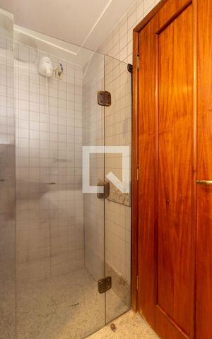 Apartamento à venda com 466m², 5 quartos e 6 vagas Apartamento à venda com 466m², 5 quartos e 6 vagasBanheiro Corredor