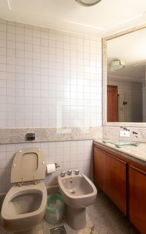 Apartamento à venda com 466m², 5 quartos e 6 vagas Apartamento à venda com 466m², 5 quartos e 6 vagasBanheiro Corredor
