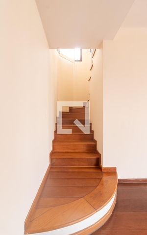 Apartamento à venda com 466m², 5 quartos e 6 vagas Apartamento à venda com 466m², 5 quartos e 6 vagasEscada