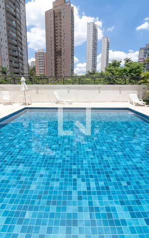 Apartamento à venda com 466m², 5 quartos e 6 vagas Apartamento à venda com 466m², 5 quartos e 6 vagasÁrea comum - Piscina