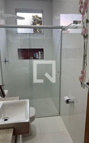 Casa à venda com 289m², 3 quartos e 2 vagas Casa à venda com 289m², 3 quartos e 2 vagasBanheiro