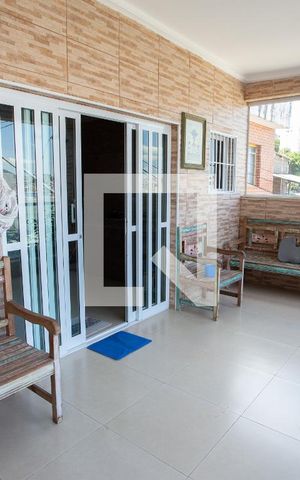 Casa à venda com 250m², 5 quartos e 4 vagas Casa à venda com 250m², 5 quartos e 4 vagasVARANDA 1