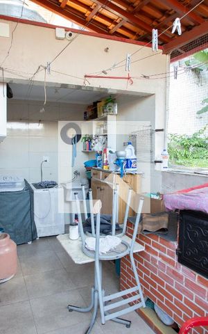 Casa à venda com 250m², 5 quartos e 4 vagas Casa à venda com 250m², 5 quartos e 4 vagasÁREA DE SERVIÇO