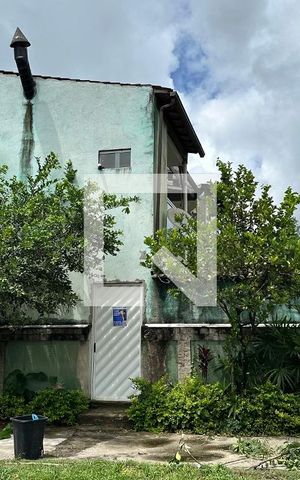 Casa à venda com 176m², 2 quartos e 2 vagas Casa à venda com 176m², 2 quartos e 2 vagasFachada