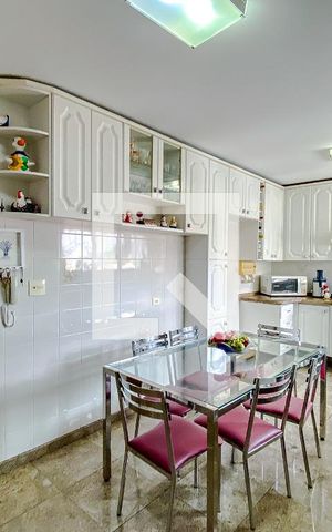 Apartamento à venda com 129m², 4 quartos e 4 vagasCozinha