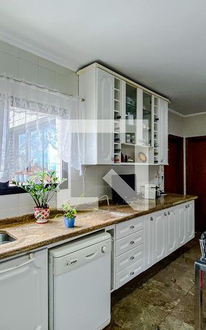 Apartamento à venda com 129m², 4 quartos e 4 vagasCozinha