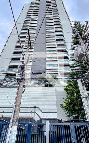 Apartamento à venda com 129m², 4 quartos e 4 vagasFachada