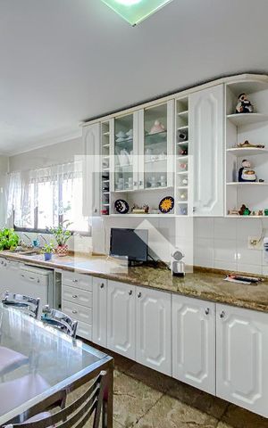 Apartamento à venda com 129m², 4 quartos e 4 vagasCozinha