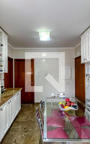 Apartamento à venda com 129m², 4 quartos e 4 vagasCozinha