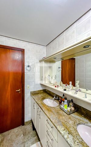 Apartamento à venda com 129m², 4 quartos e 4 vagasBanheiro da Suíte