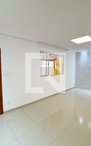 Casa à venda com 358m², 8 quartos e 4 vagas Casa à venda com 358m², 8 quartos e 4 vagasSala
