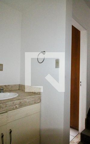 Casa para alugar com 200m², 4 quartos e 2 vagasSala