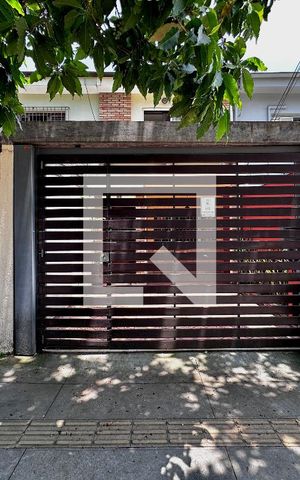Casa à venda com 114m², 2 quartos e 1 vaga Casa à venda com 114m², 2 quartos e 1 vagaFachada