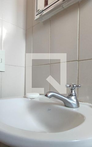 Casa à venda com 140m², 5 quartos e 4 vagas Casa à venda com 140m², 5 quartos e 4 vagasEdícula - Banheiro