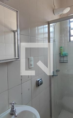 Casa à venda com 140m², 5 quartos e 4 vagas Casa à venda com 140m², 5 quartos e 4 vagasEdícula - Banheiro