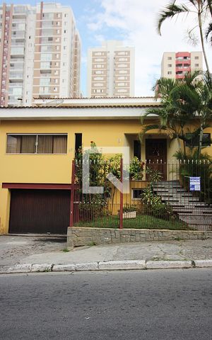 Casa à venda com 260m², 2 quartos e 2 vagasPlaca e Fachada