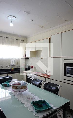 Casa à venda com 260m², 2 quartos e 2 vagasCozinha