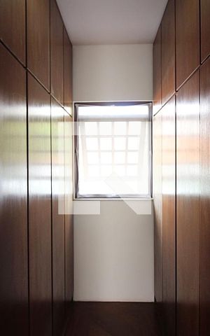Casa à venda com 260m², 2 quartos e 2 vagasSuíte 2 Closet