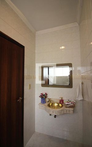 Casa à venda com 260m², 2 quartos e 2 vagasLavabo
