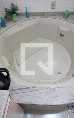 Casa à venda com 260m², 2 quartos e 2 vagasSuíte 1 Banheiro