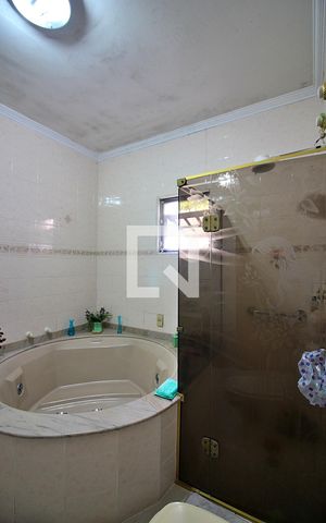 Casa à venda com 260m², 2 quartos e 2 vagasSuíte 1 Banheiro