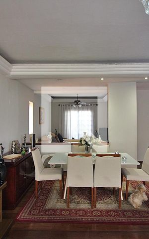 Casa à venda com 260m², 2 quartos e 2 vagasSala