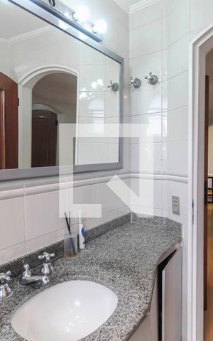 Apartamento à venda com 136m², 4 quartos e 2 vagas Apartamento à venda com 136m², 4 quartos e 2 vagasBanheiro