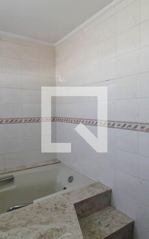 Apartamento à venda com 136m², 4 quartos e 2 vagas Apartamento à venda com 136m², 4 quartos e 2 vagasBanheiro da Suíte