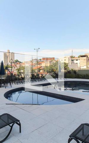Apartamento à venda com 136m², 4 quartos e 2 vagas Apartamento à venda com 136m², 4 quartos e 2 vagasÁrea comum - Piscina