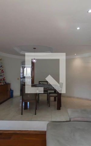 Apartamento à venda com 136m², 4 quartos e 2 vagas Apartamento à venda com 136m², 4 quartos e 2 vagasSala