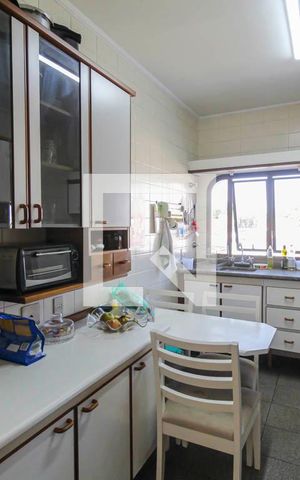 Apartamento à venda com 136m², 4 quartos e 2 vagas Apartamento à venda com 136m², 4 quartos e 2 vagasCozinha