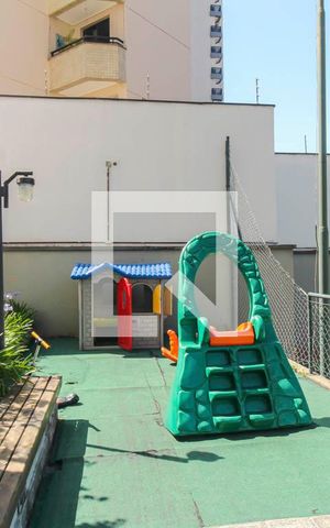 Apartamento à venda com 136m², 4 quartos e 2 vagas Apartamento à venda com 136m², 4 quartos e 2 vagasÁrea comum - Playground