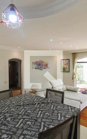Apartamento à venda com 136m², 4 quartos e 2 vagas Apartamento à venda com 136m², 4 quartos e 2 vagasSala