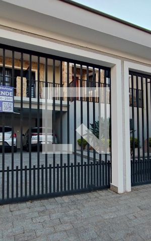 Casa à venda com 260m², 2 quartos e 4 vagas Casa à venda com 260m², 2 quartos e 4 vagasPLACA INSTALADA NA FACHADA