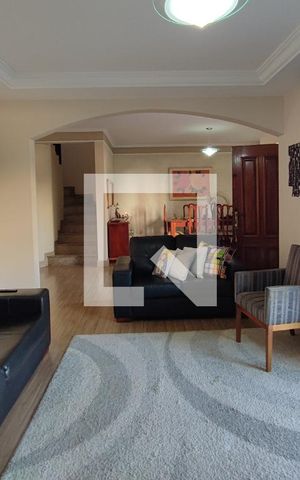 Casa à venda com 260m², 2 quartos e 4 vagas Casa à venda com 260m², 2 quartos e 4 vagasSala de Estar
