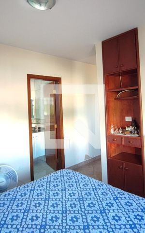 Casa à venda com 260m², 2 quartos e 4 vagas Casa à venda com 260m², 2 quartos e 4 vagasQuarto Suíte