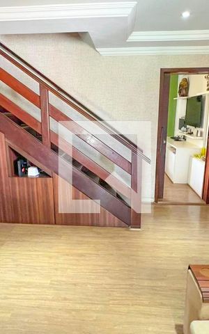 Casa à venda com 471m², 5 quartos e 4 vagas Casa à venda com 471m², 5 quartos e 4 vagasSala de TV