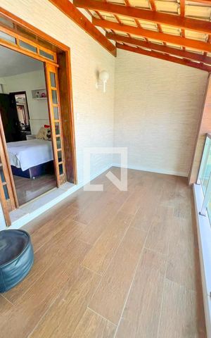 Casa à venda com 471m², 5 quartos e 4 vagas Casa à venda com 471m², 5 quartos e 4 vagasÁrea comum