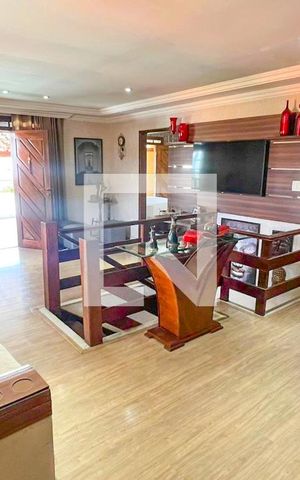 Casa à venda com 471m², 5 quartos e 4 vagas Casa à venda com 471m², 5 quartos e 4 vagasSala de TV