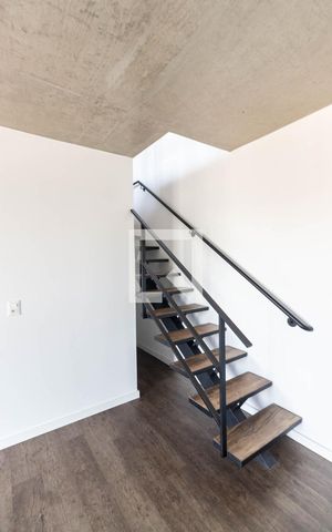 Apartamento à venda com 68m², 1 quarto e 1 vaga Apartamento à venda com 68m², 1 quarto e 1 vagaEscada