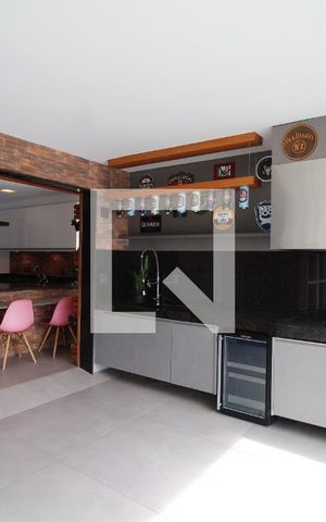 Apartamento à venda com 204m², 4 quartos e 4 vagasVaranda