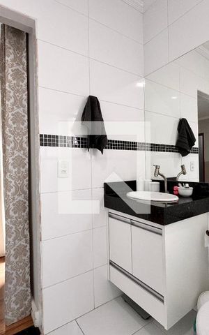 Casa à venda com 156m², 3 quartos e 3 vagas Casa à venda com 156m², 3 quartos e 3 vagasBanheiro da Suíte